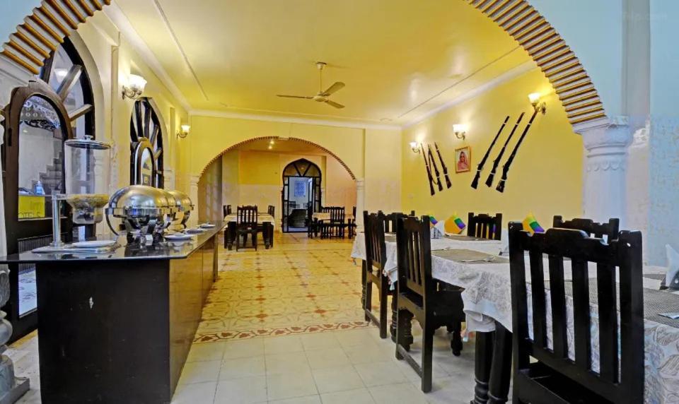 Hotel Utsav Niwas Джапур Экстерьер фото